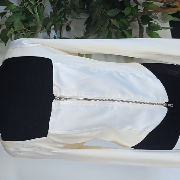 Akira Chicago Jackets & Blazers - Akira Elegant Cream Satin Women's Jacket